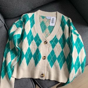Sweater cardigan pleated design